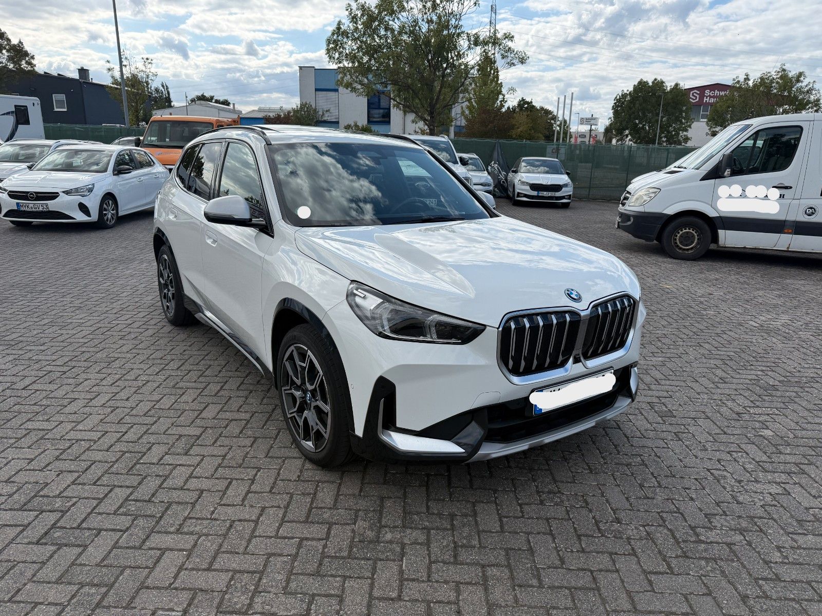 BMW iX1 30 xDRIVE xLINE PANO 19 LEDER AHK LED foto 2