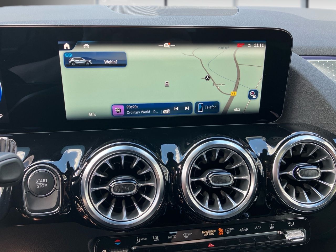 Fahrzeugabbildung Mercedes-Benz EQA 300 4M BONUS+AHK+PANO+STHZ+LHZ+CARPL+TOTWIN+