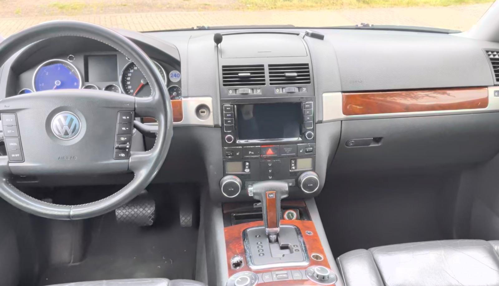 Volkswagen Touareg 2005 — photo 8