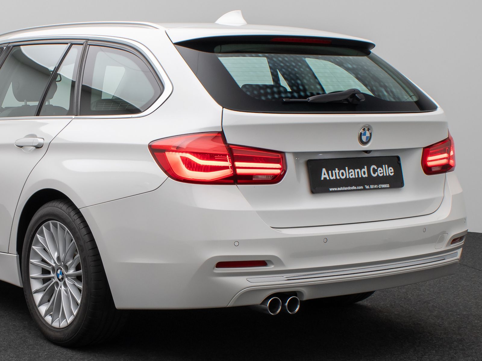 Fahrzeugabbildung BMW 320d Luxury Line Kamera HUD HiFi Stop&Go Komfort