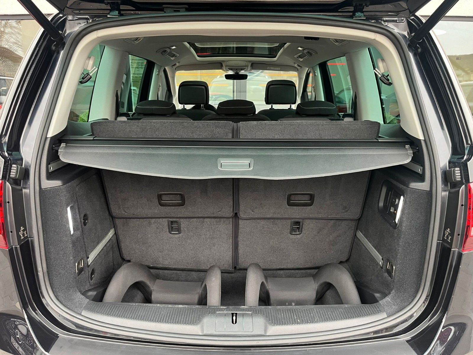 Fahrzeugabbildung Volkswagen Sharan 2.0TDI Join 7.Sitzer*Pano*AHK*8x bereift*