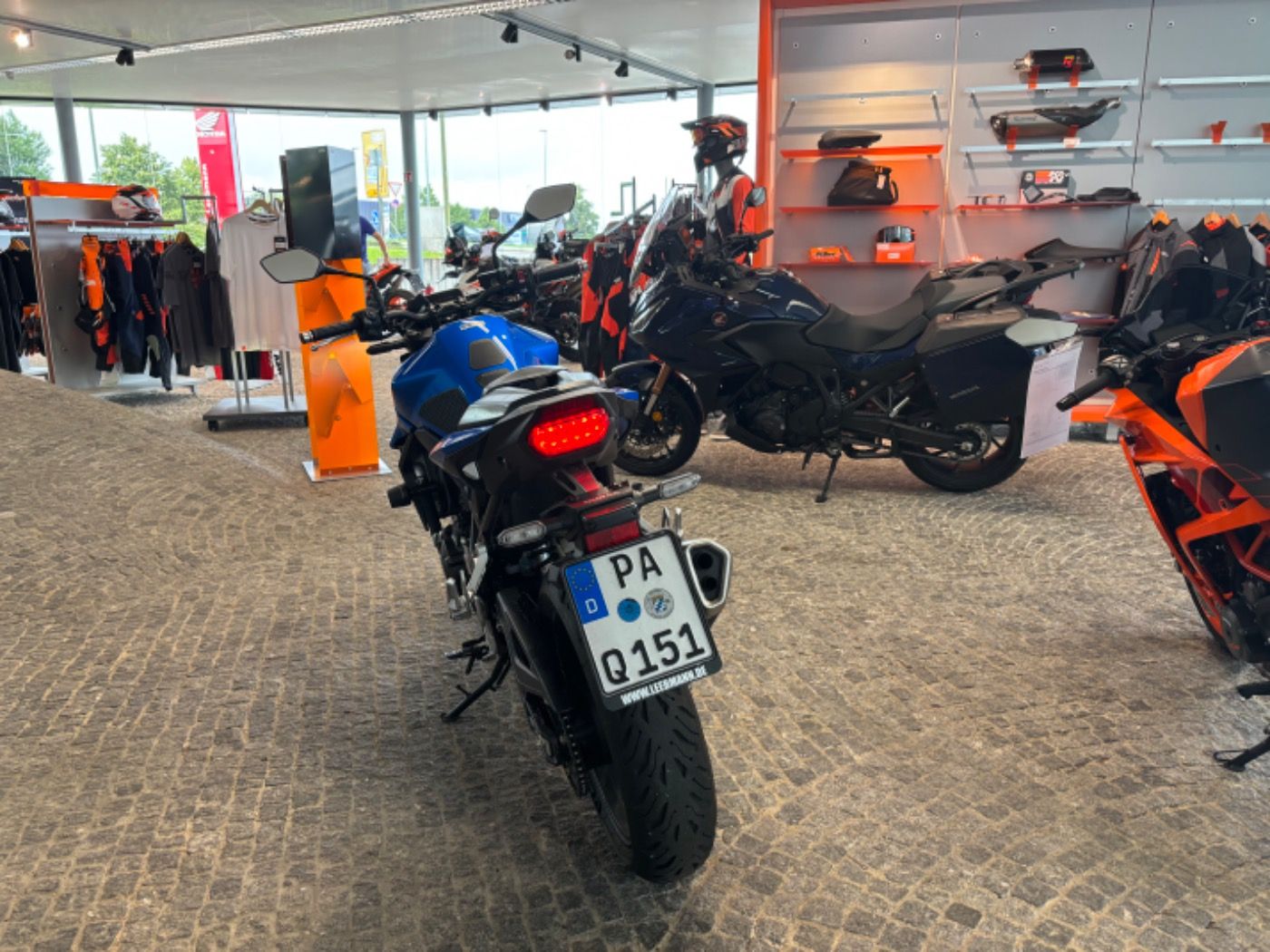 Fahrzeugabbildung Honda CB 750 Hornet 25 Honda Pakete verbaut, Schaltass