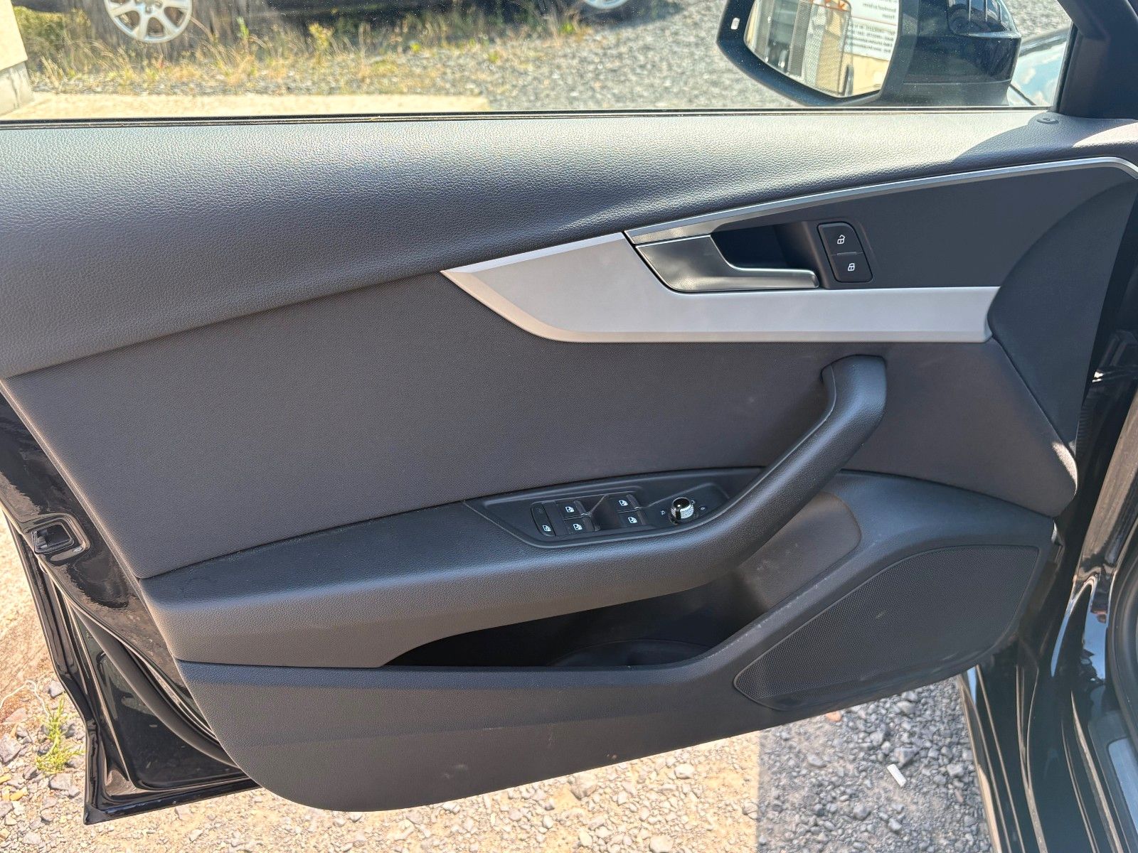 Fahrzeugabbildung Audi A4 Avant 35 TDI advanced Aut Navi LED AHK Kamera