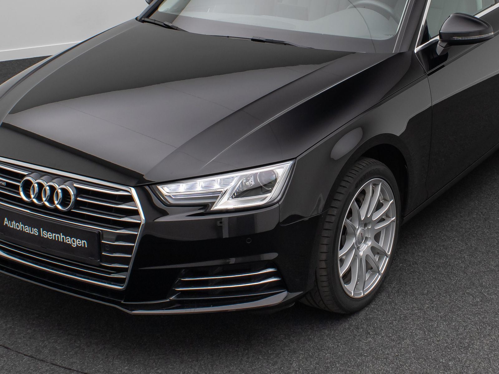 Fahrzeugabbildung Audi A4 quattro design Xenon PDC GSD Limit HiFi 18LM