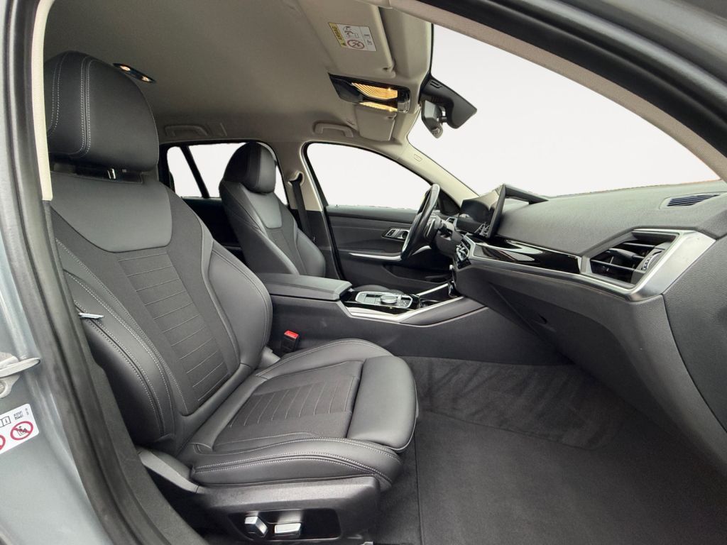 Fahrzeugabbildung BMW 320i Touring Aut.