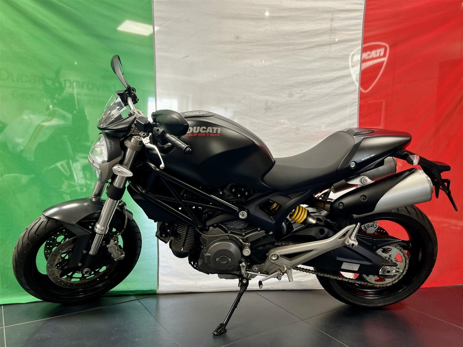 Ducati Monster 696+ ABS