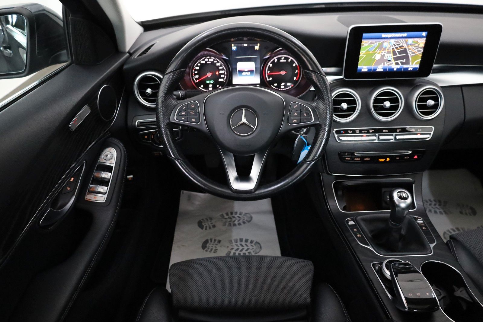 Fahrzeugabbildung Mercedes-Benz C180 CGI Lim T.Leder,Navi,LED,SD,SH,PDC,SR+WR