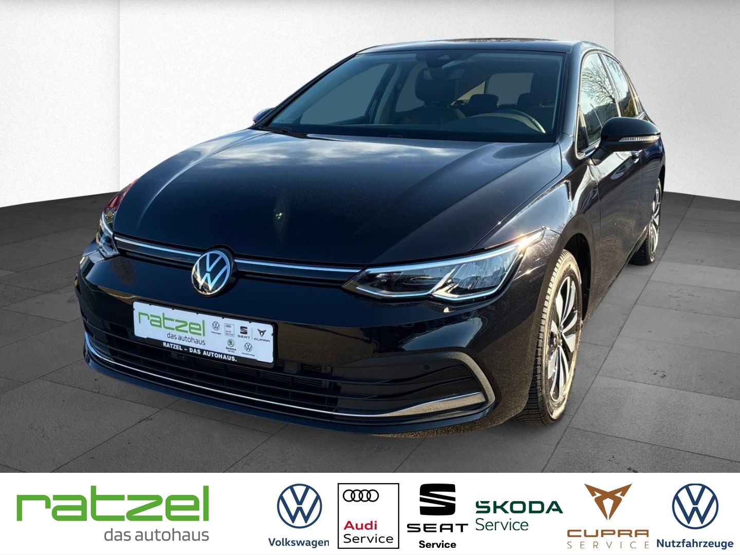 Fahrzeugabbildung Volkswagen Golf 1.5 eTSI Move Navi Rear View AHK Digitales