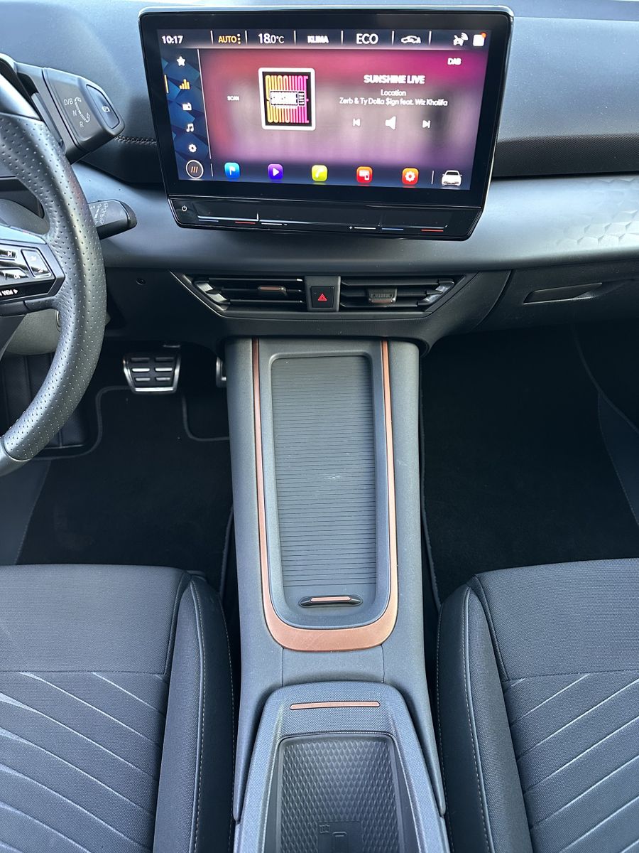 Fahrzeugabbildung CUPRA Born NAV+LED+V-COCKPIT+1HD+18ZOLL+PP+TEMPOMAT