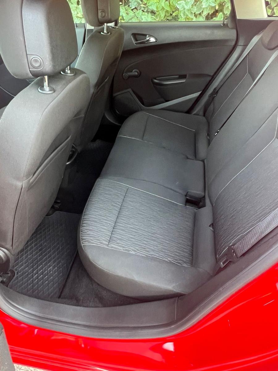 Opel Astra 2013 — photo 10