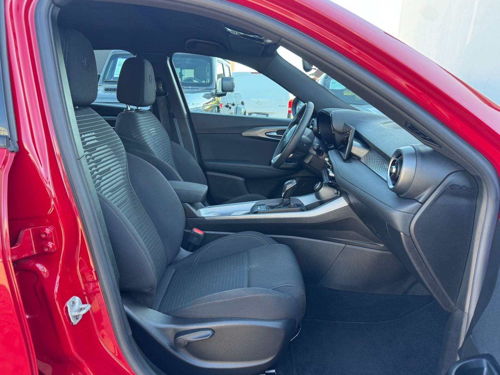Fahrzeugabbildung Alfa Romeo Tonale Super/LED/CarPlay/PDC/Tempomat/KlimaAuto/