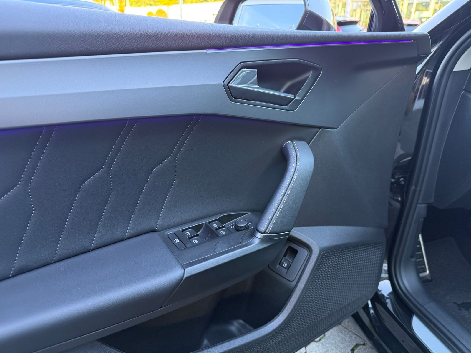 Fahrzeugabbildung CUPRA Leon 1.4 e-Hybrid VZ SHZ NAVI DAB
