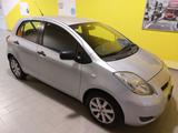 Toyota Yaris 5 Porte Yaris 5p 1.0 Now my10 - Toyota Yaris: Schiebedach