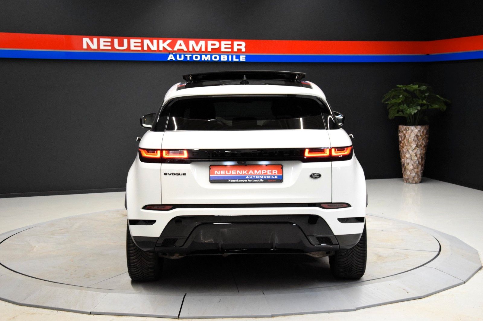 Fahrzeugabbildung Land Rover Range Rover Evoque R-Dynamic SE Pano ACC Memory