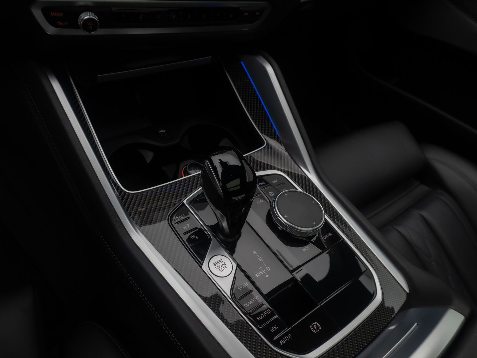 Fahrzeugabbildung BMW X6 xD30d M Sport 360&deg; HUD DAB SkyLounge H/K 21"