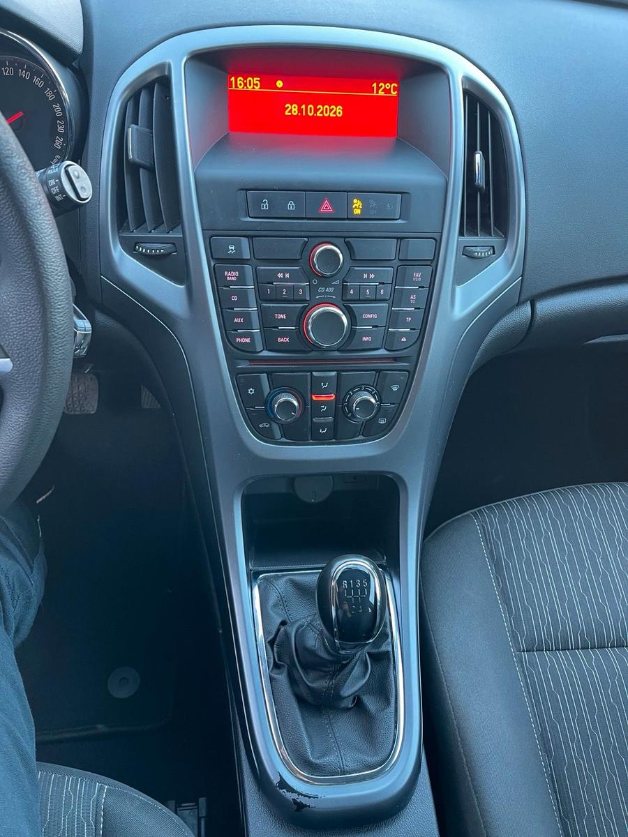 Opel Astra 2014 — photo 12