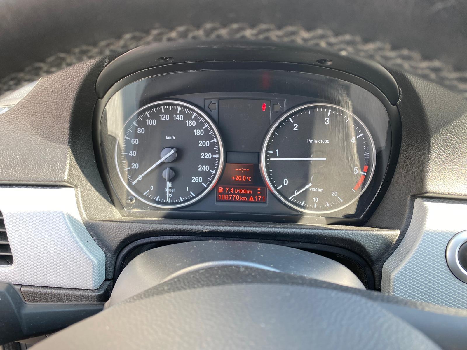 BMW 318 2008 — photo 15
