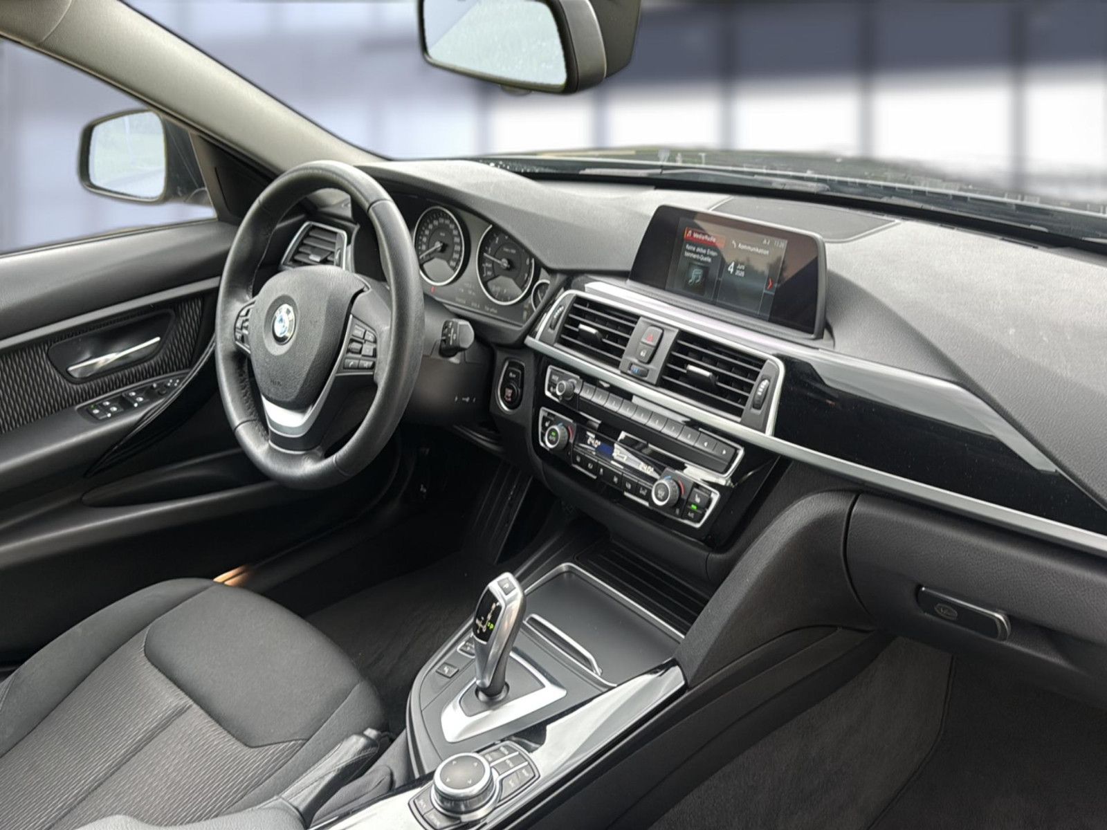 Fahrzeugabbildung BMW 320 i Touring/ unfallfrei