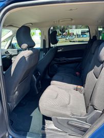 Ford S-Max - 11
