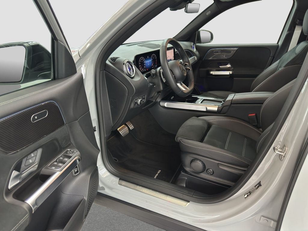Fahrzeugabbildung Mercedes-Benz GLB 200 AMG*Night*LED*KeyLess*PDC*ParkAs*RFK*AHK