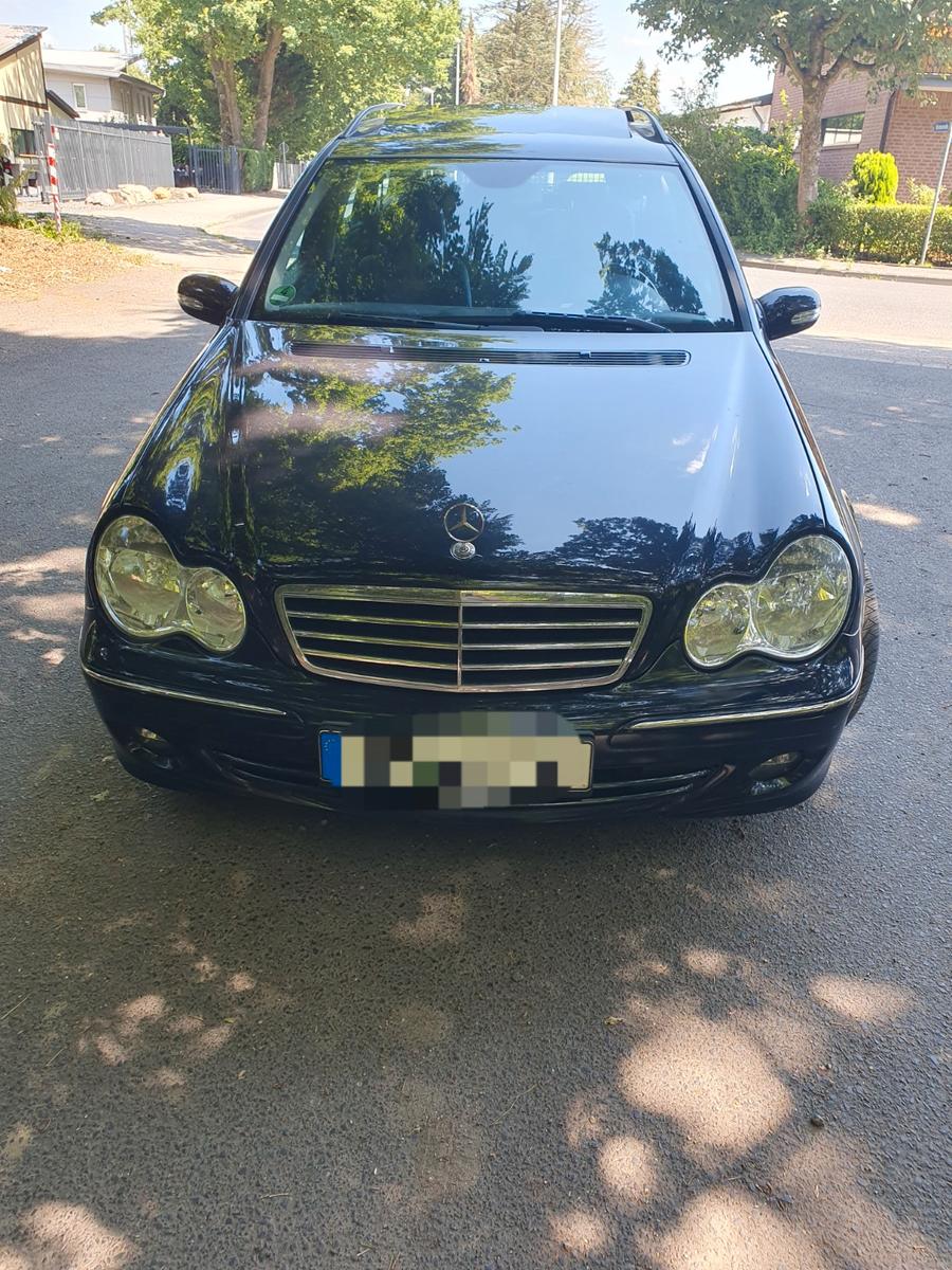 Mercedes-Benz C230 2006 — rear view