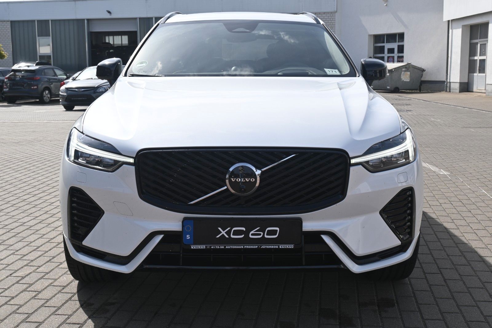 Fahrzeugabbildung Volvo XC60 T8 RC AWD Ultra Dark**360*LUFT*B&W*FACELIFT