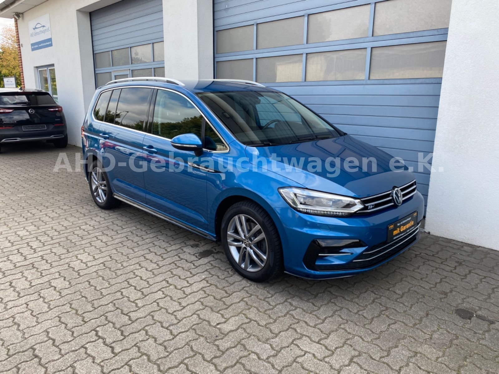 Fahrzeugabbildung Volkswagen Touran 1.5 TSI Highline R-Line LED AHK 7-Sitzer