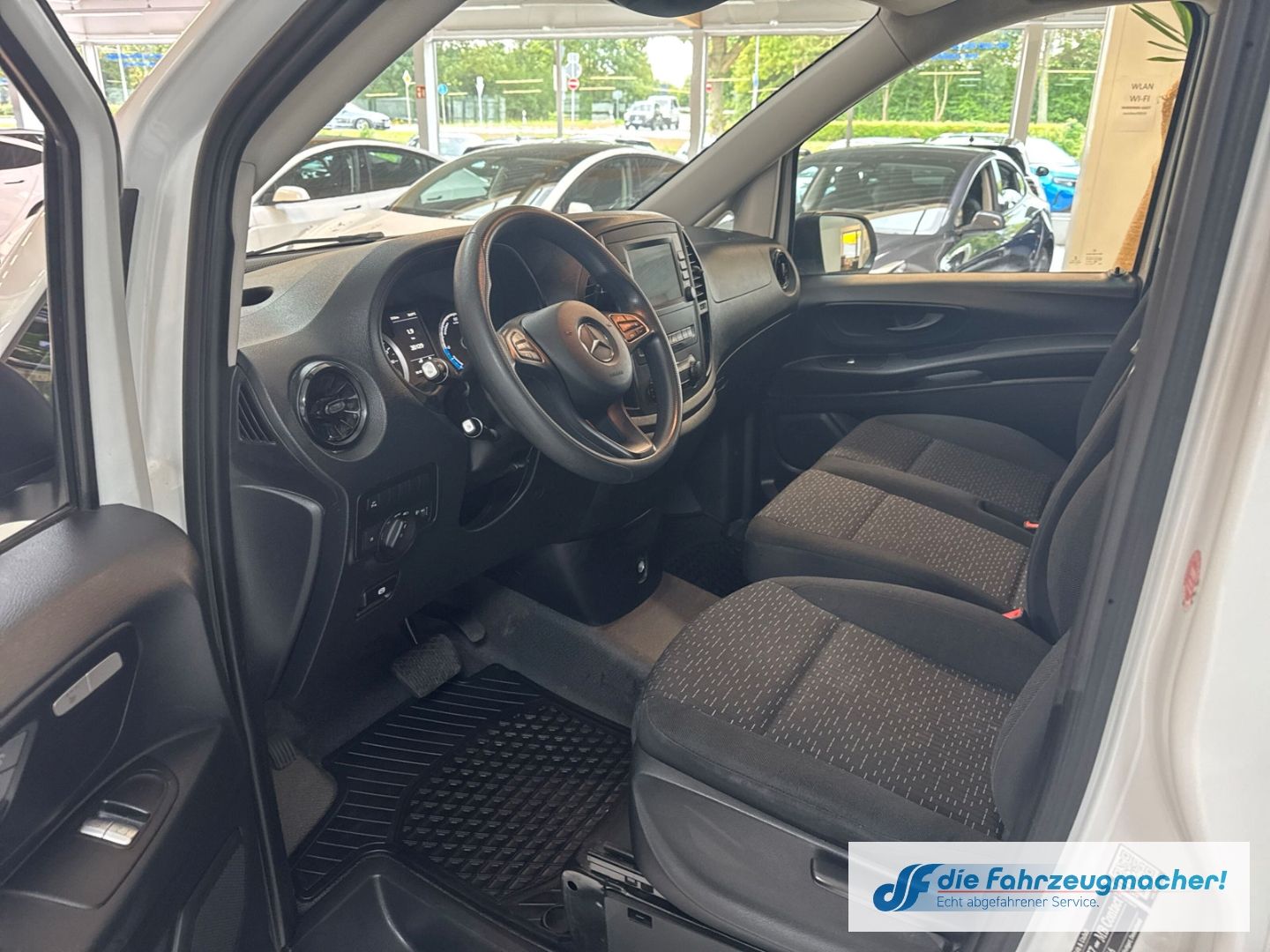 Fahrzeugabbildung Mercedes-Benz Vito Kasten e111 lang  LONG RANGE 60 DAB SHZ Rüc