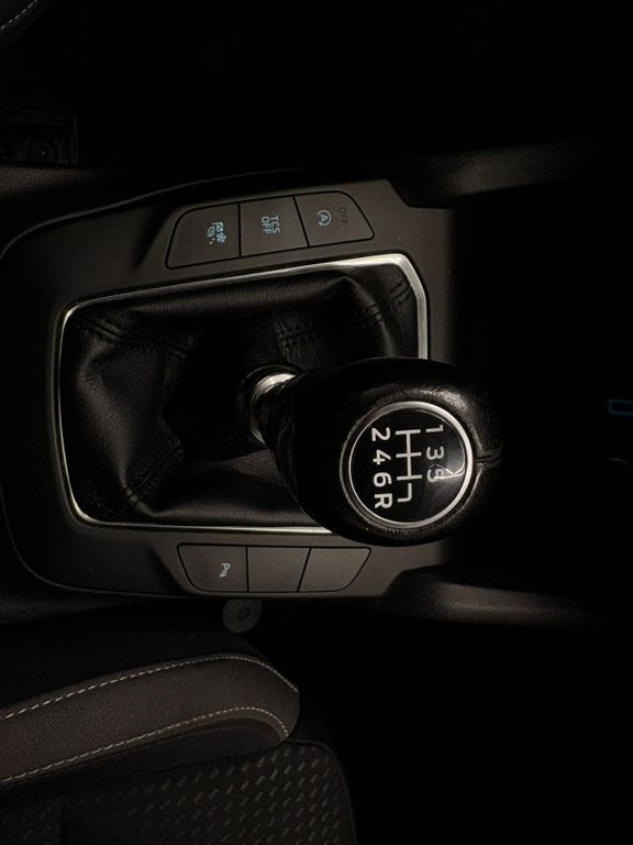 FORD Ford Focus NAVI DAB USB ISOFIX LENK+SITZHZG FORD Ford Focus NAVI DAB USB ISOFIX LENK+SITZHZG