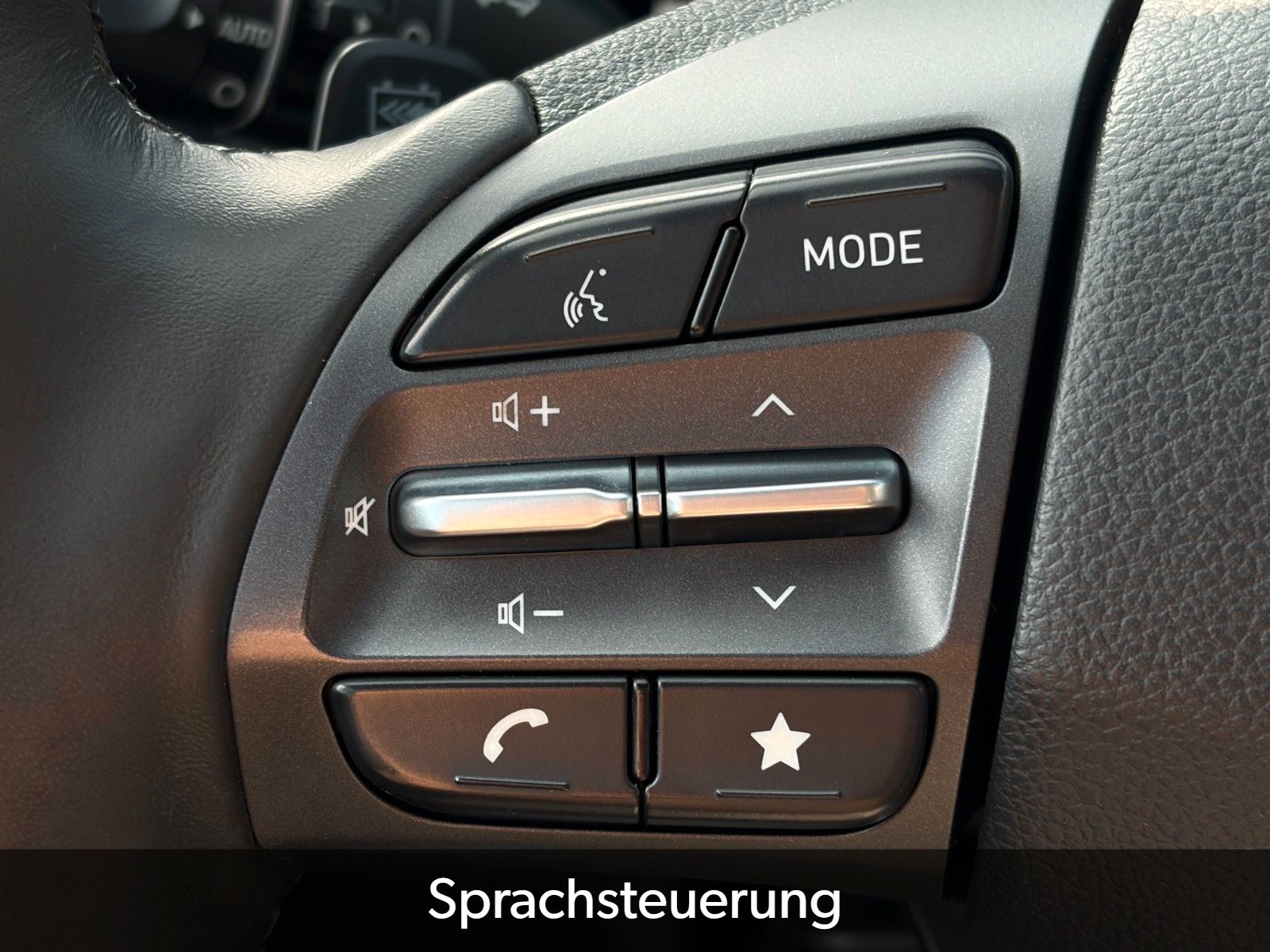 Fahrzeugabbildung Hyundai KONA E Select SHZ ACC PDC LKA Navi WiFi CarPlay