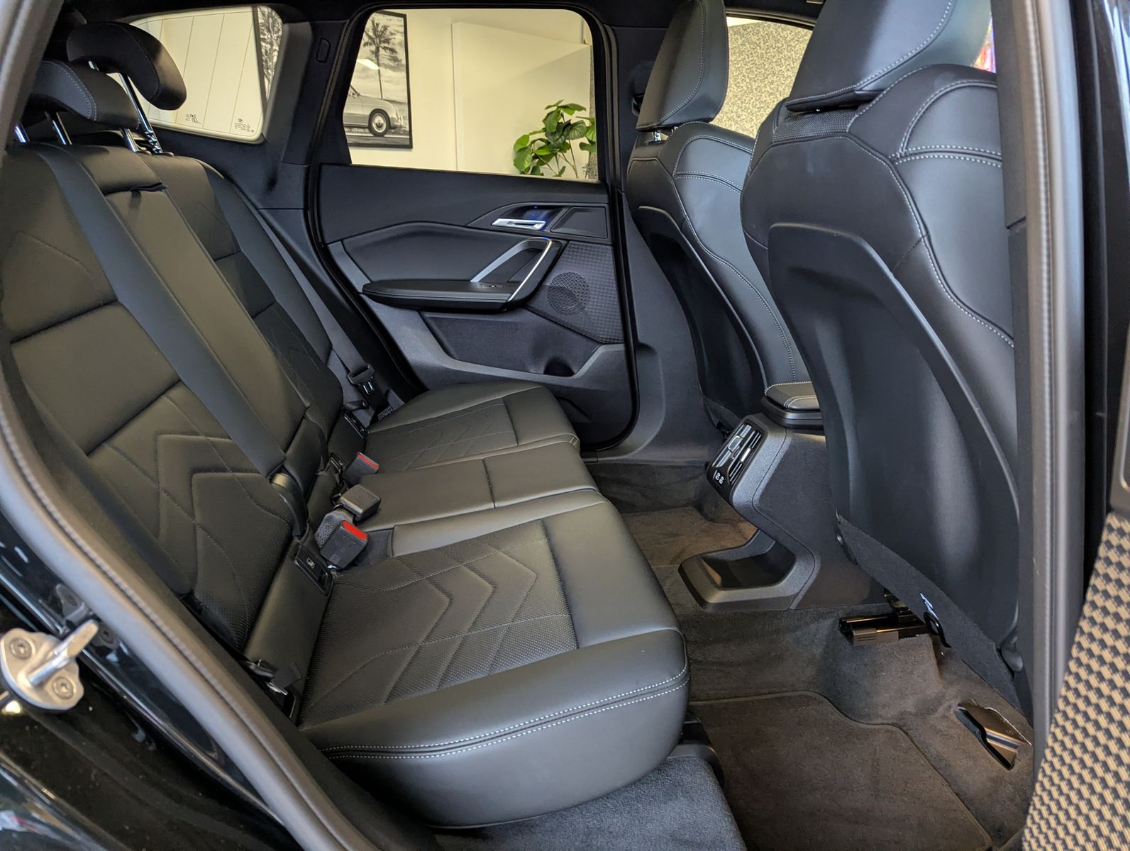 BMW X1 18d sDrive M-Sport Travel-Paket Pano Cam AHK - Image 16