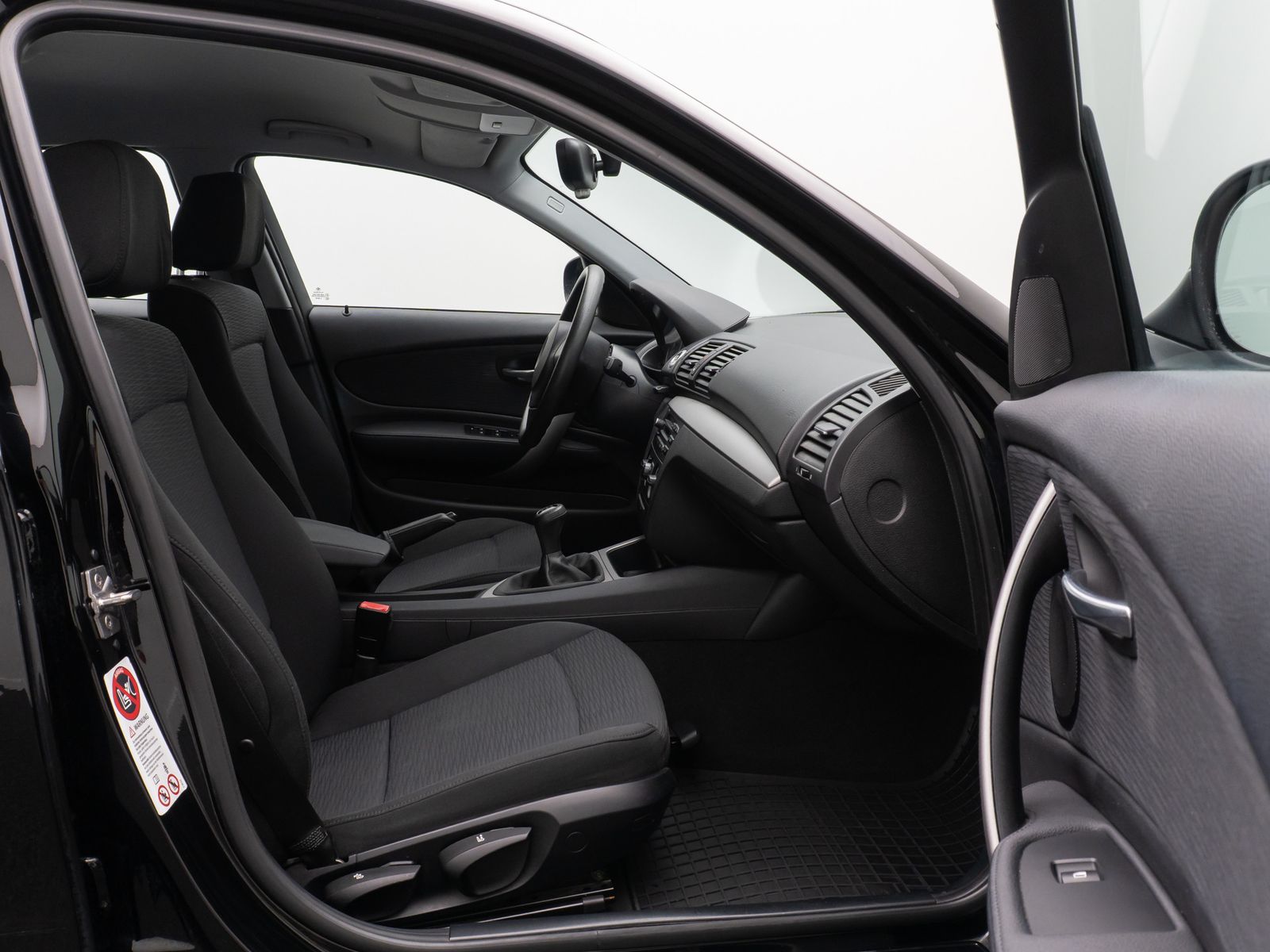 Fahrzeugabbildung BMW 116i PDC AHK Klimaanlage Alarm Start-StopAut LM