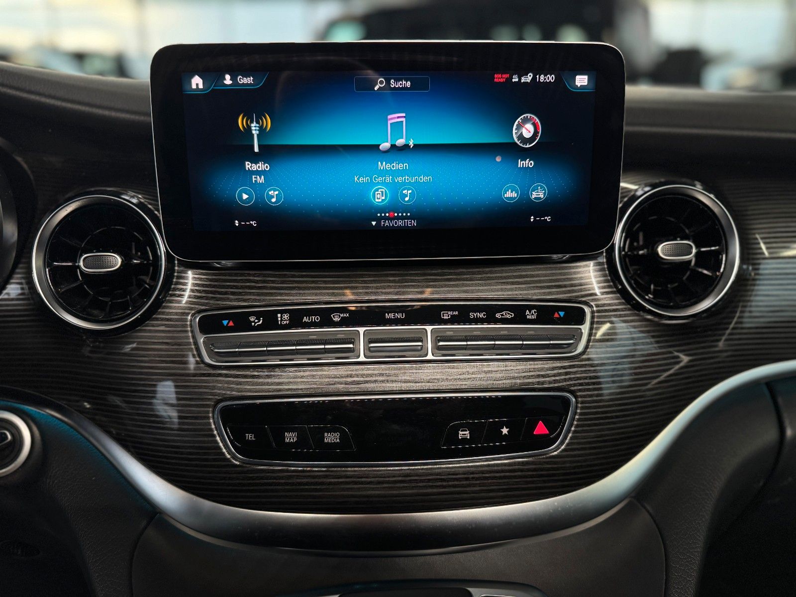Fahrzeugabbildung Mercedes-Benz V 300d Avantgarde Edition lang "Agility Control"