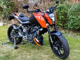 KTM Duke 125 - KTM 125