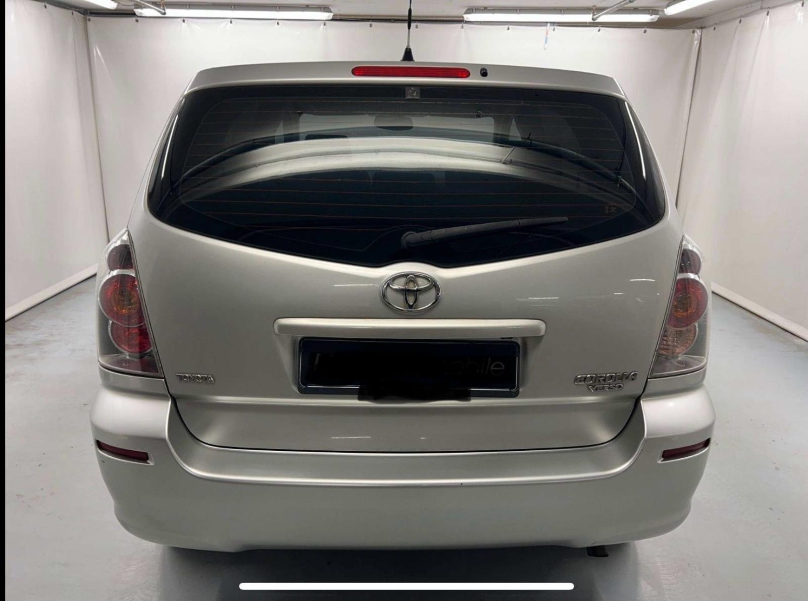 Toyota Corolla Verso 2004 — interior