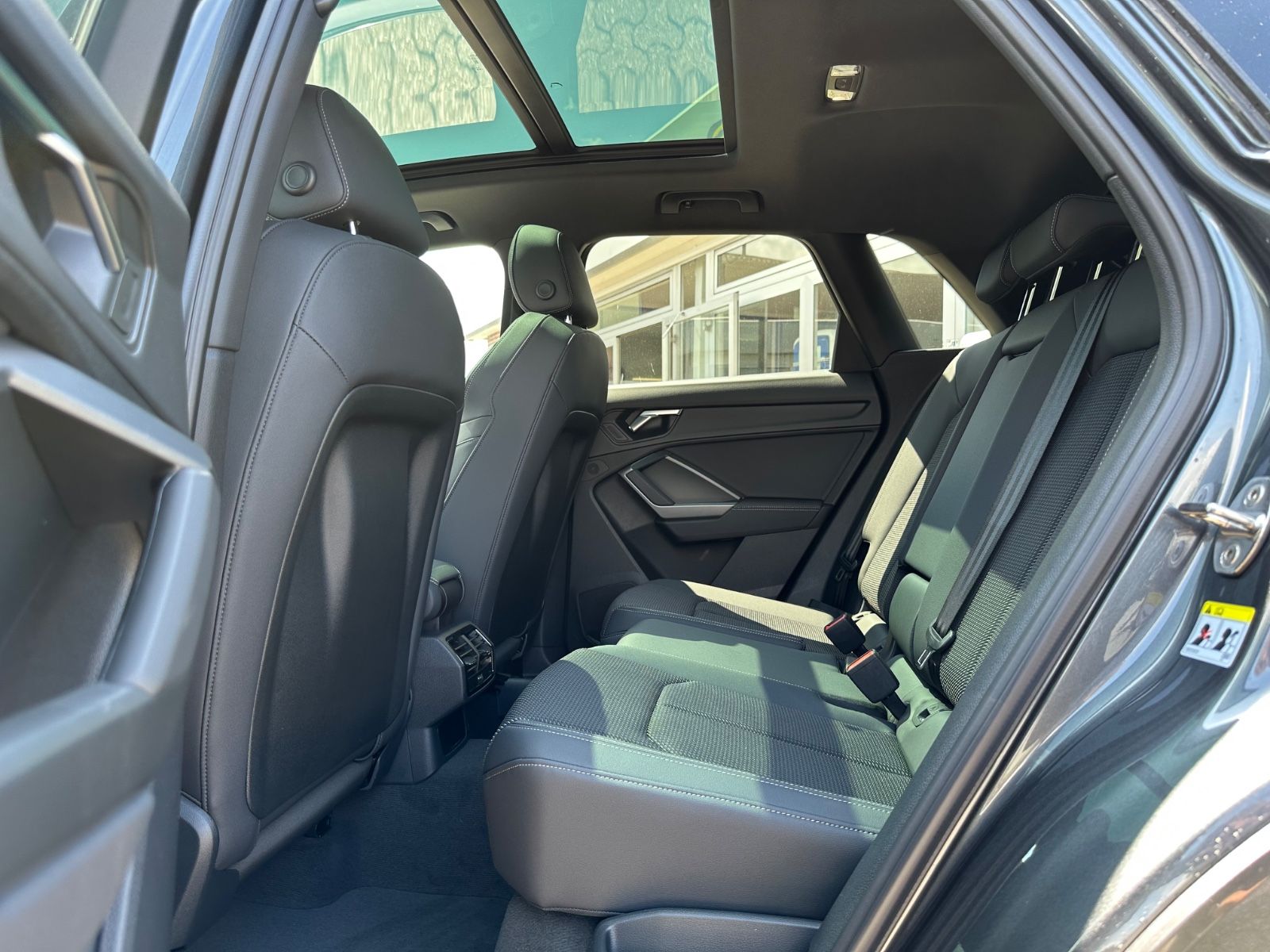 Fahrzeugabbildung Audi Q3 35 TFSI S line S Tronic Navi/Pano/AHK/GRA/18"
