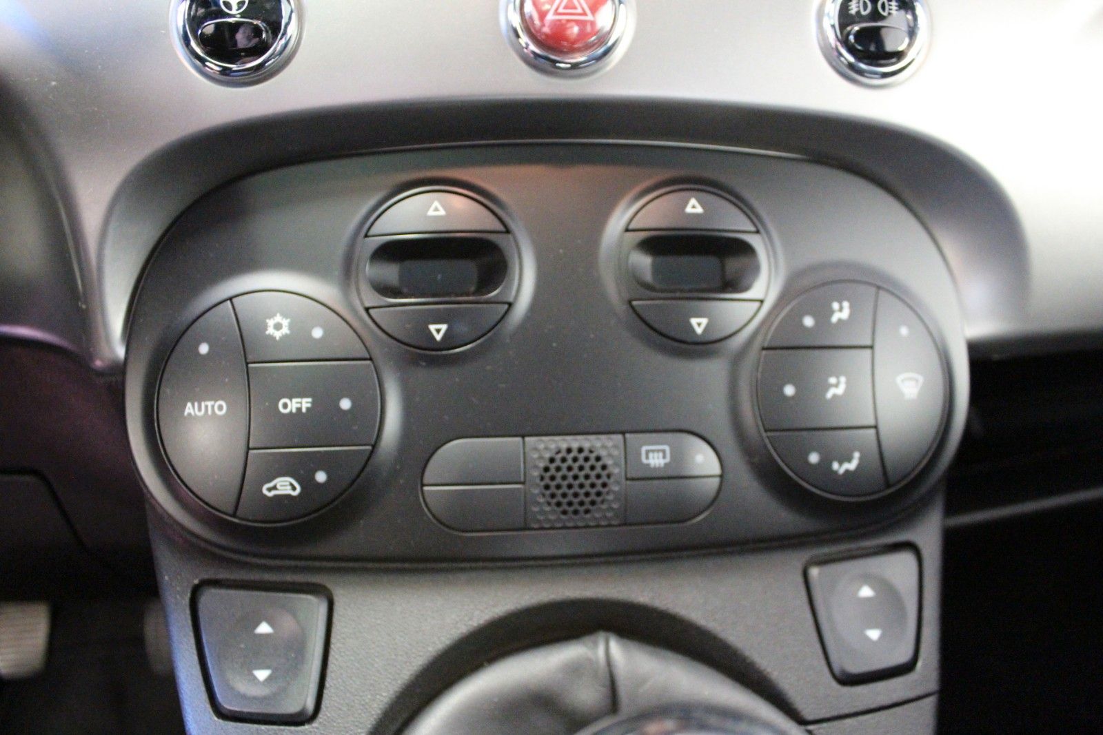 Fahrzeugabbildung Fiat 500 1.2 8V *Sonderedition by Diesel*