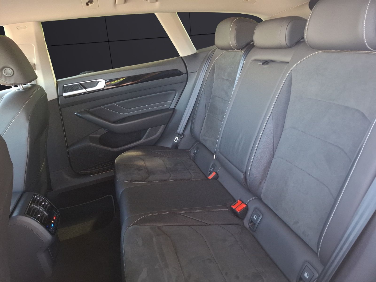 Fahrzeugabbildung Volkswagen Arteon SB TDI Elegance DSG LED Kamera Navi ACC