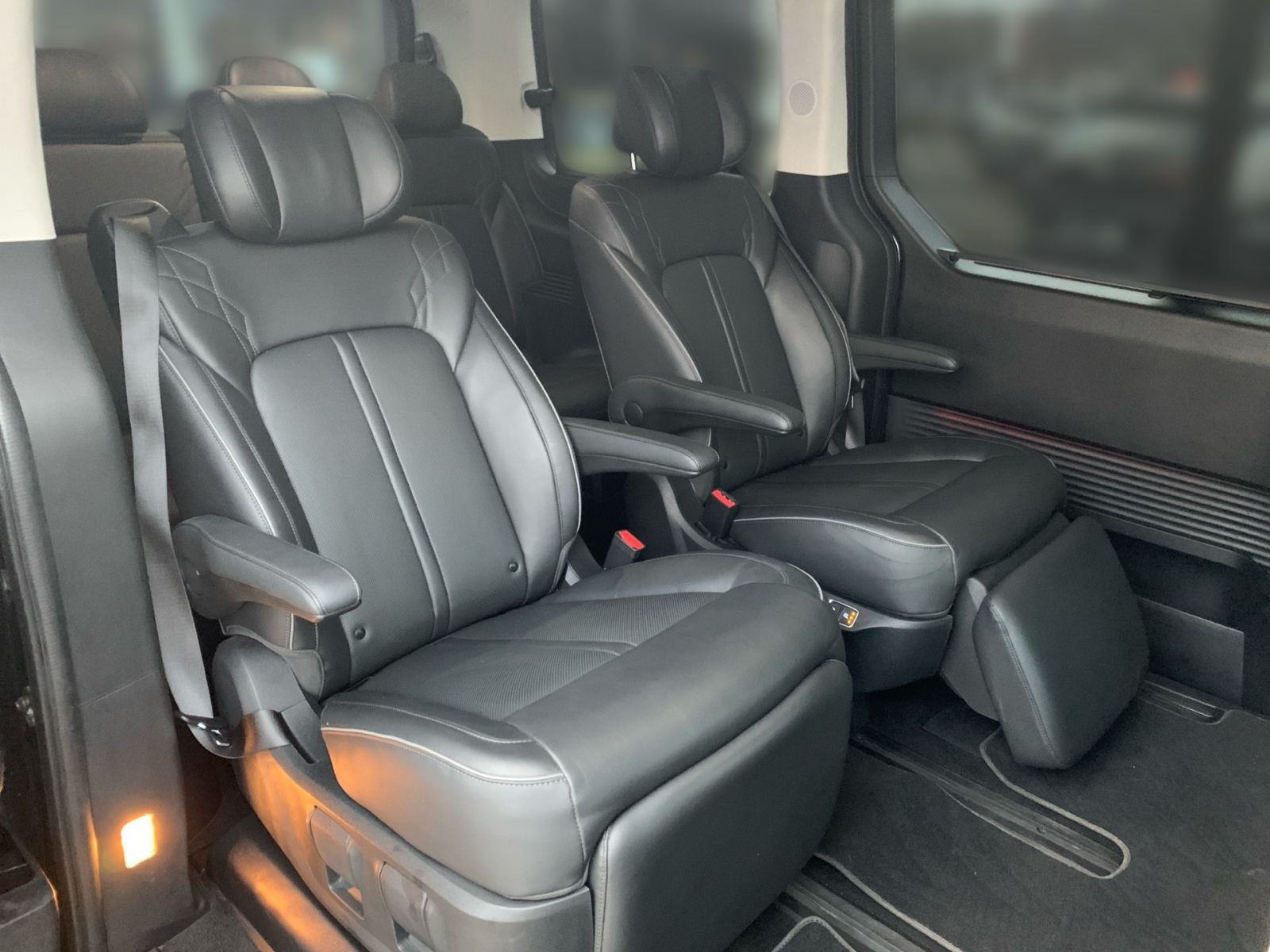 Fahrzeugabbildung Hyundai STARIA 2.2 CRDi Signature 4WD Leder AHK