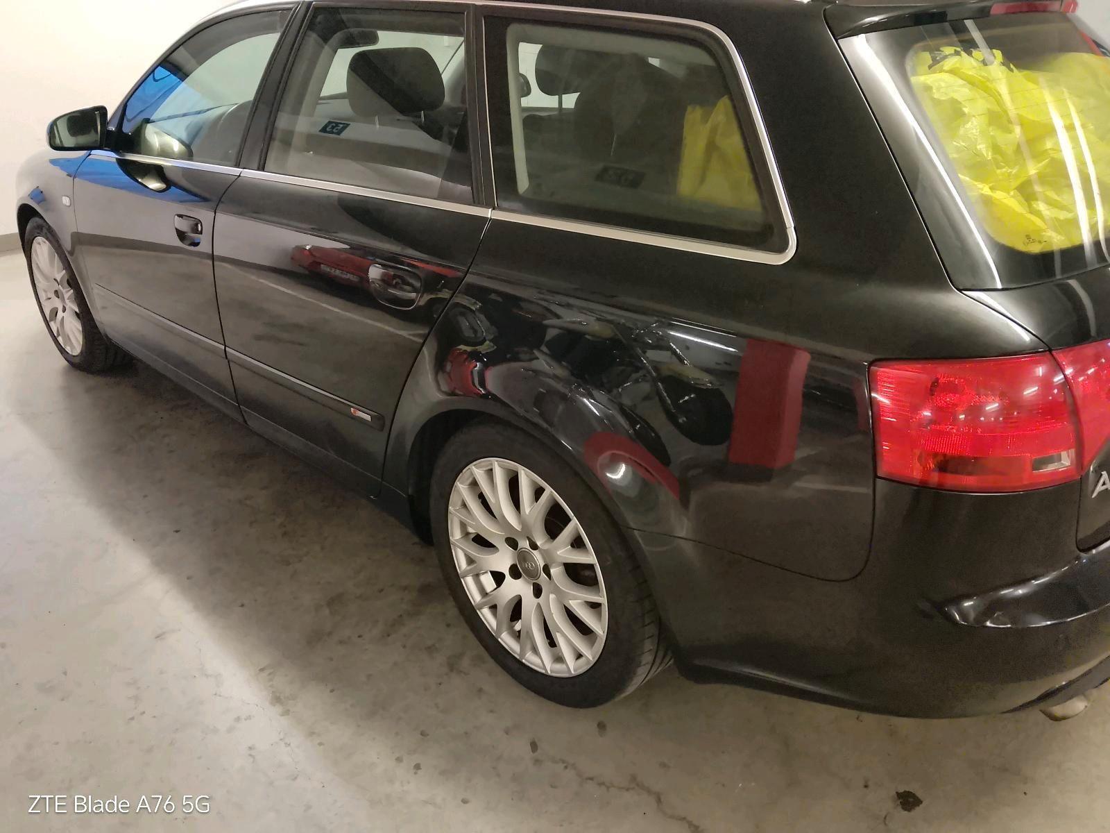 Audi A4 2007 — салон