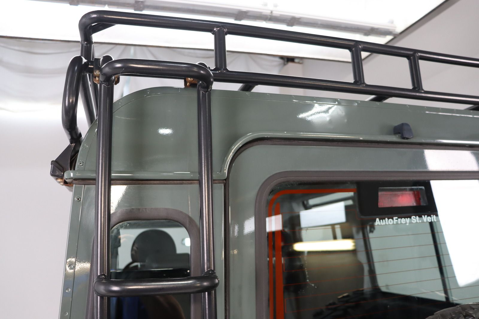 Fahrzeugabbildung Land Rover Defender 110 Station Wagon SE * AHK * Sitzhzg.