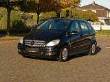 Mercedes-Benz B 180 B -Klasse B 180 TÜV NEU 1HAND S-HEFT AHK - gebrauchte Mercedes-Benz B-Klasse aus dem Jahr 2009