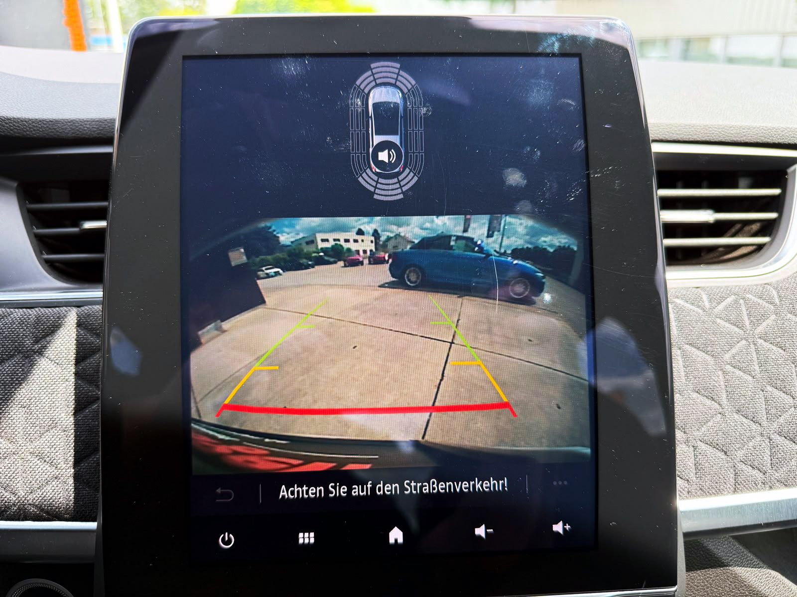 Fahrzeugabbildung Renault ZOE R135 Iconic 52kWh KAM NAV BOSE SHZ PDC LED