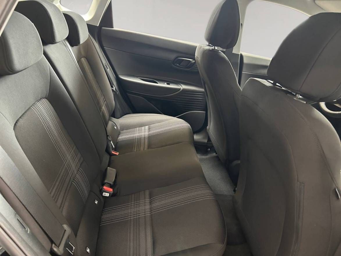 Fahrzeugabbildung Hyundai i20 Select Funktionspaket PDC Navi Rückfahrkamer