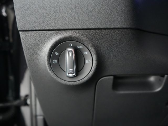 Karoq STYLE TDI DSG+AHK+NAVI+SITZ-/LENKRADHEIZUN