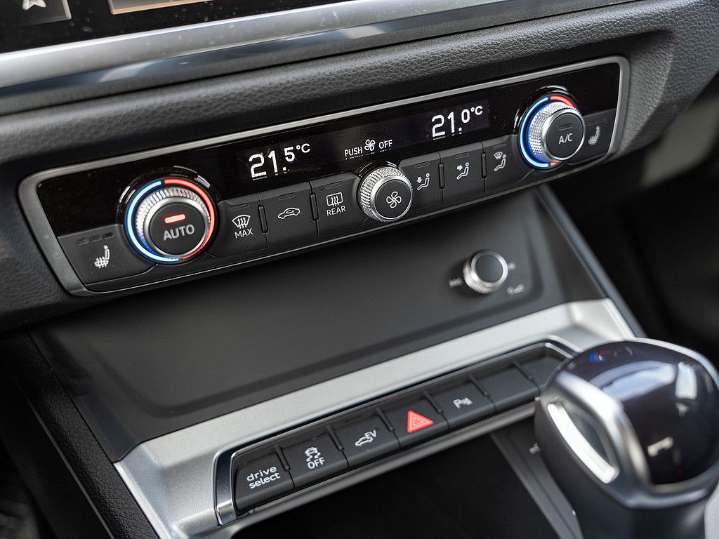 Fahrzeugabbildung Audi Q3 45 TFSIe NAVI LED SHZ VIRT.-COCKP.