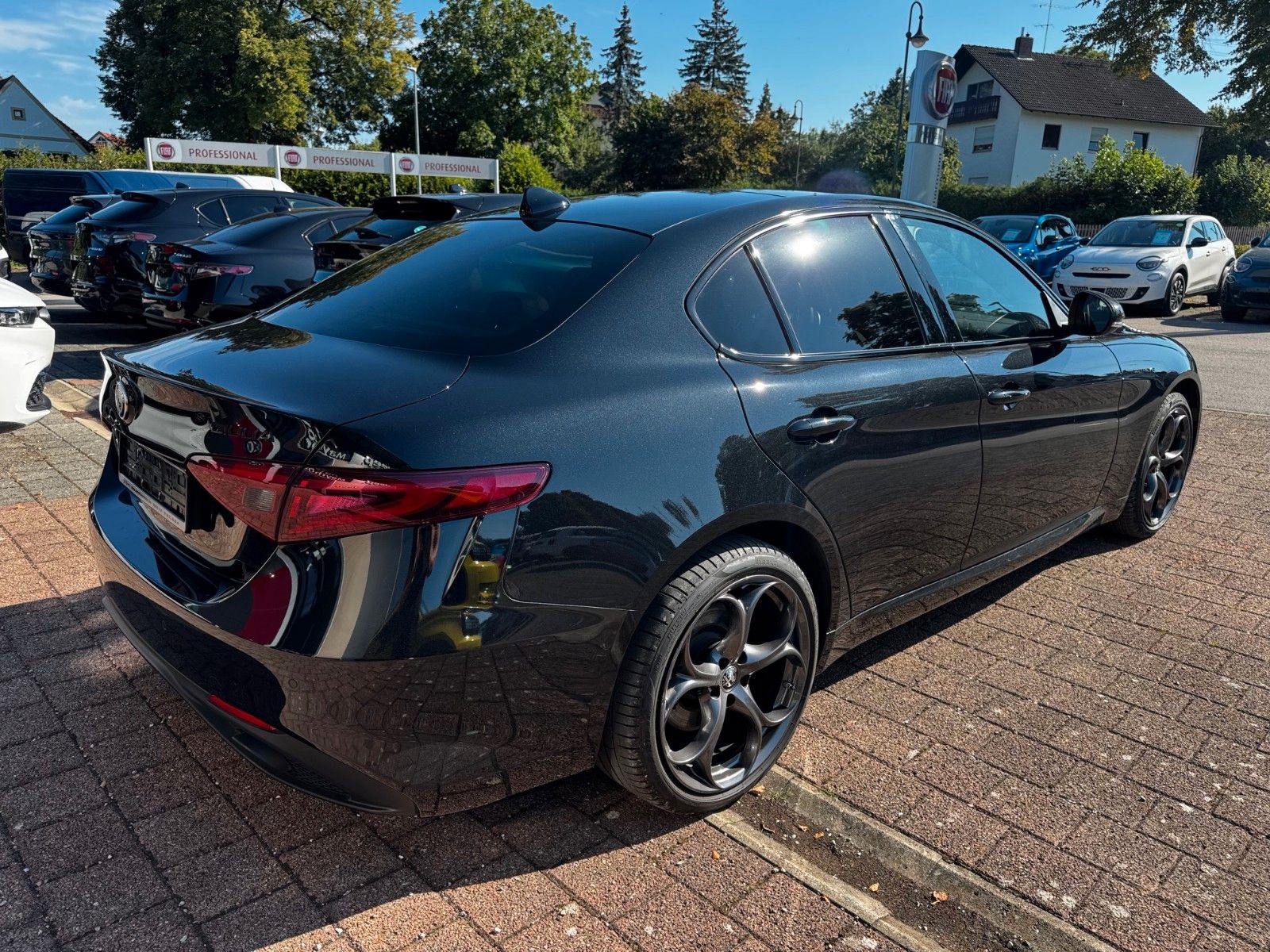Fahrzeugabbildung Alfa Romeo Giulia 280 PS Q4 Estrema Panorama Navi Carbon