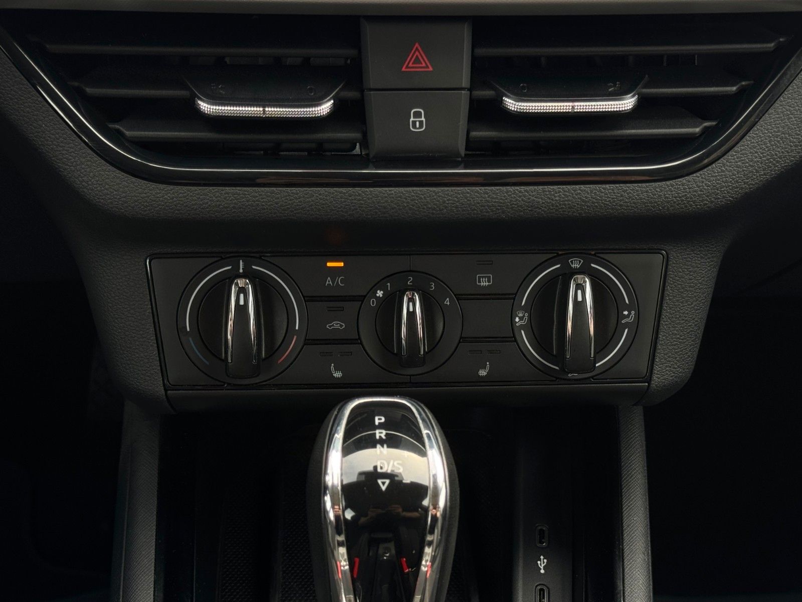 Fahrzeugabbildung SKODA Scala 1.0 DSG Ambition CarPlay Temp. SHZ PDC