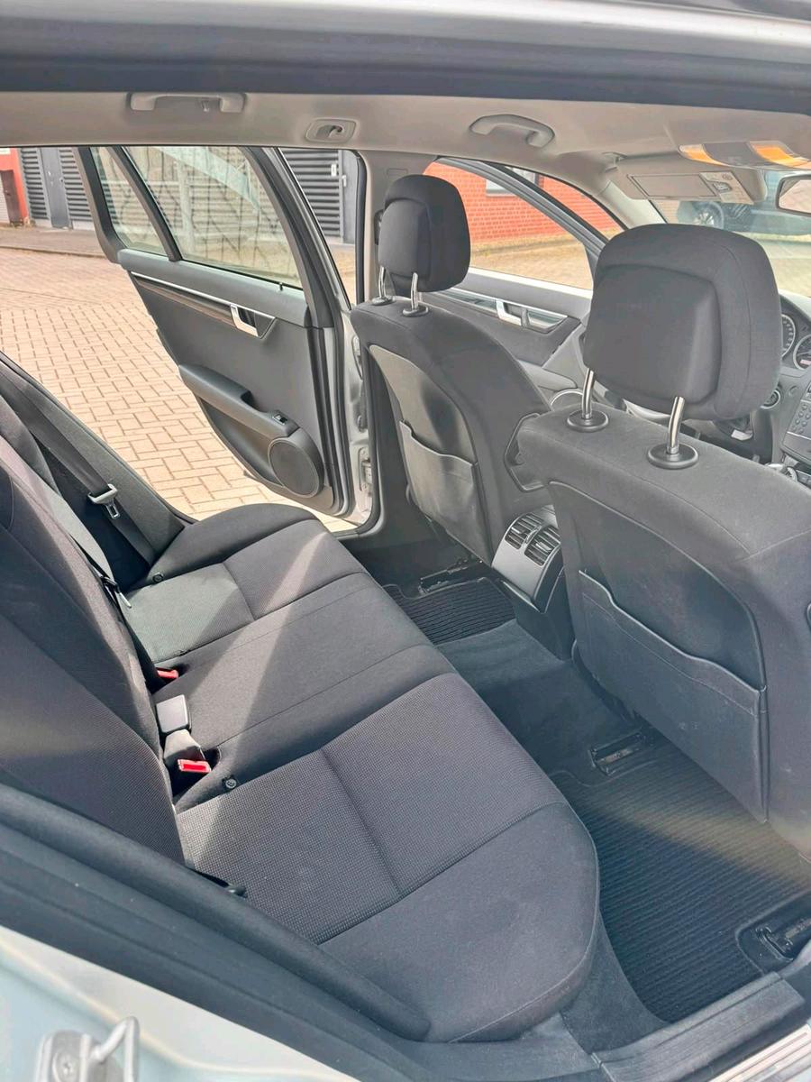 Mercedes-Benz C200 2010 — photo 9