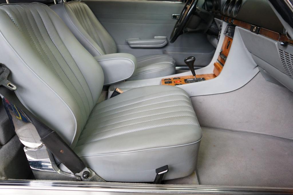 Mercedes-Benz SL 560